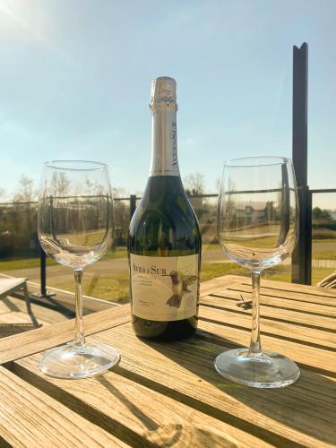 Villa Maroma Mistral Veerse Meer gratis 4 E-bikes gratis laden EV trampoline in Kamperland