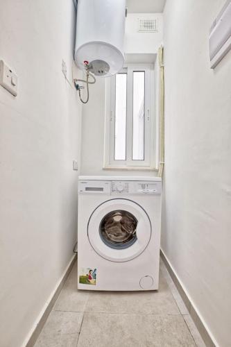 Mercury Penthouse Suite - Sliema Centre - By Haven & Keys Malta - image 4