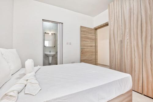 Mercury Penthouse Suite - Sliema Centre - By Haven & Keys Malta - image 2