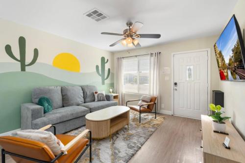 4BR Moon Valley Home with Pool - Room for 10