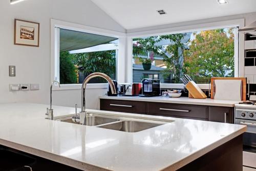 Executive Retreat minutes to Takapuna and CBD, Auckland (photo 9)