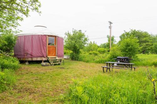 Farm Stay Yurt - 7 min St Albans in Fairfield (VT)