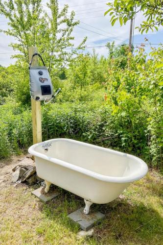 Farm Stay Yurt - 7 min St Albans in Fairfield (VT)