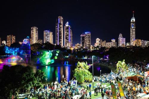 Chic 1BR Getaway Steps from Beach and Surfers Paradise - image 2
