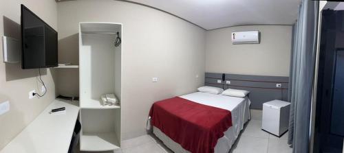 8 bedrooms, 8 beds