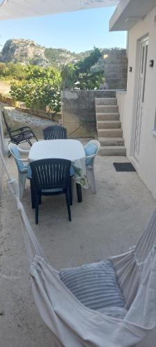 White apartment in Zgrade