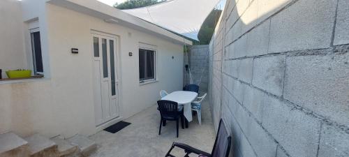 White apartment in Zgrade