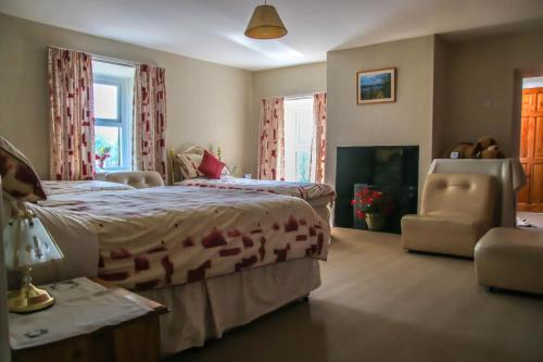 Yellow House - image 4