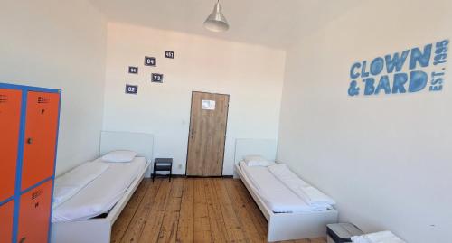 Clown and Bard Hostel – Prague, NY