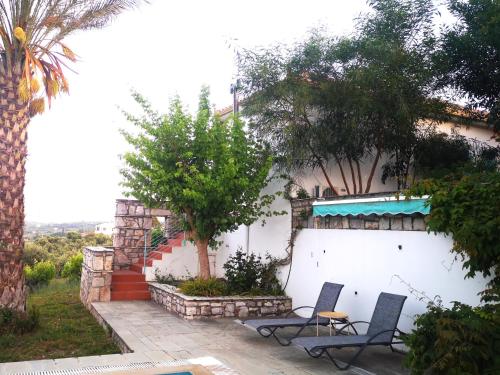 Entrance, The Iconpainter Kalamaki Villa in Mirtia