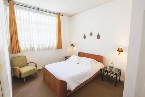 Double Room image 5