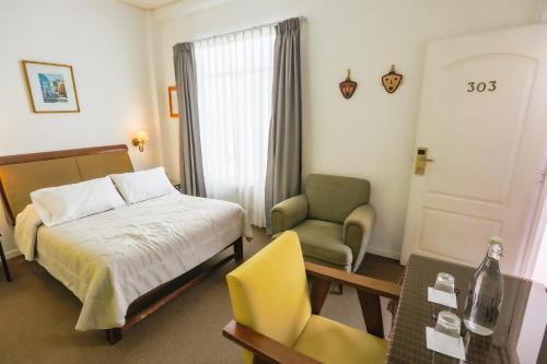Double Room image 4