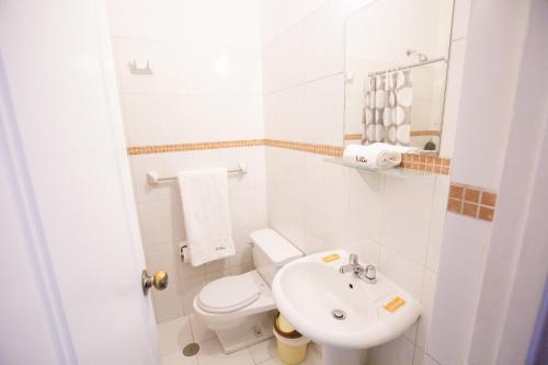 Double Room image 3