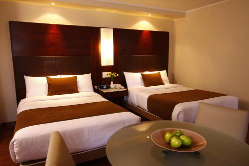 2 twin beds