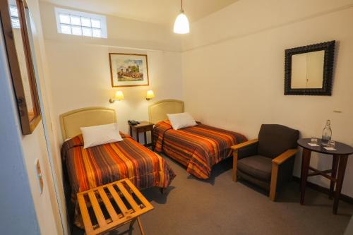 Twin Room image 5