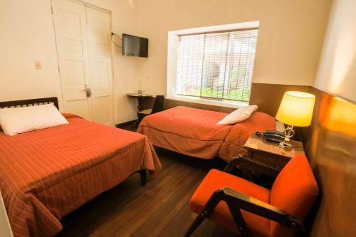 Twin Room image 3