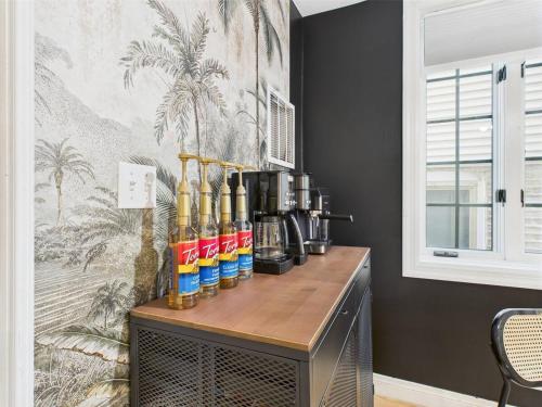 Spacious 4BR with Outdoor Oasis in Chicago, USA