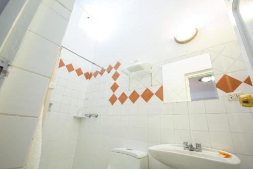 Twin Room image 1