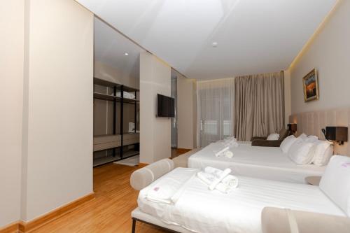 Family Room with Balcony room in Imperial Visar Hotel
