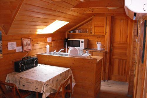 Hungaria Guesthouse - image 14