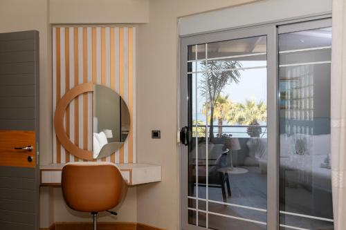 Superior Suite with Sea View image 4