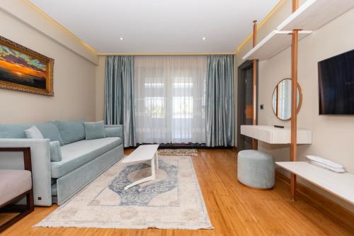Superior Suite with Sea View image 10