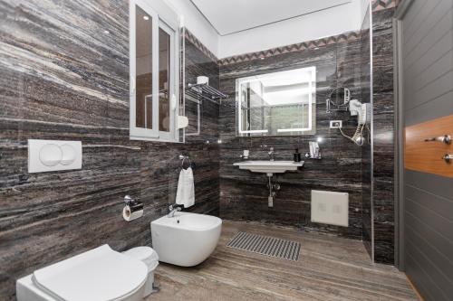 Superior Suite with Sea View image 2