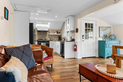Charming Fairfield Cottage By The Sea - image 14