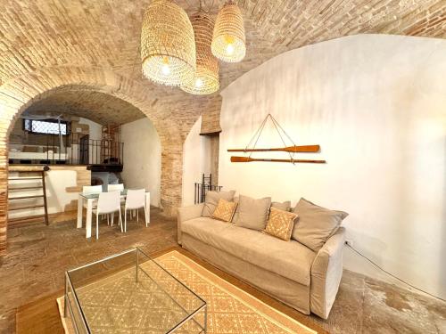 Kalma Arched Loft - Unique Brick Vault in City Heart, Cagliari