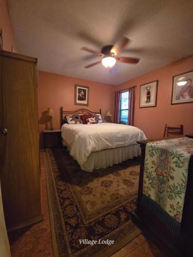 Four-Bedroom Apartment with Balcony 