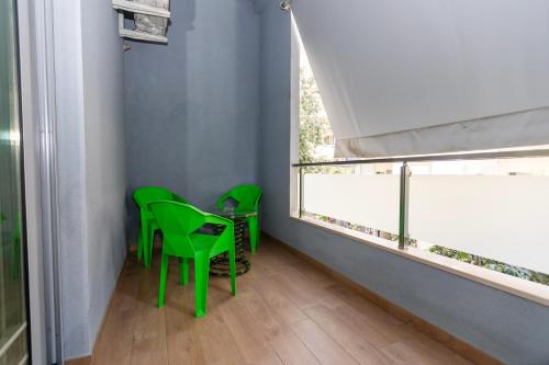 Triple Room with Balcony image 5