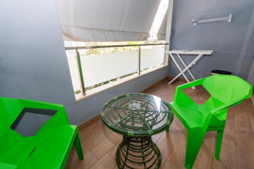 Triple Room with Balcony image 4