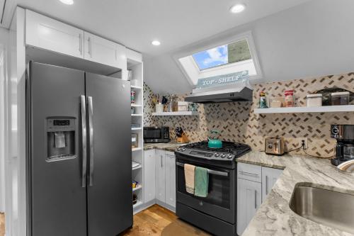 Charming Fairfield Cottage By The Sea - image 12