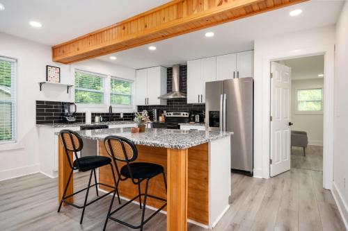 Kitchen, Chic 3BR Bungalow with Screened Porch & Patios in Browns Mill Park