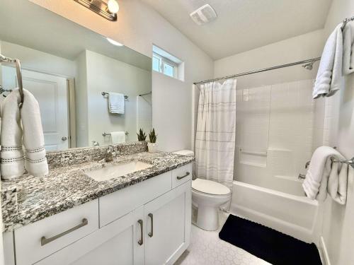 Entire Duplex near Zion with 2 hot tubs sleeps 9 - image 9
