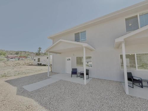 Townhome in Glendale UT near Zion with hot tub - image 2