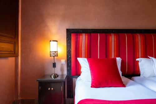 Standard Twin Room image 10
