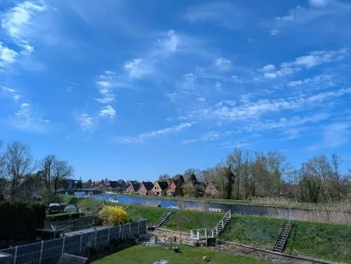 Emden - Ferienwohnung mit Kanal-Blick in Emden, Deutschland
