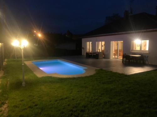 Maison jardin barbecue parking in Montbéliard