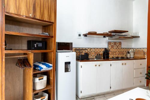 Parking, 6min to Beach & Downtown, High-Speed WiFi, Laundry Service, KingBed, PetsOK, Sayulita (Foto 6)