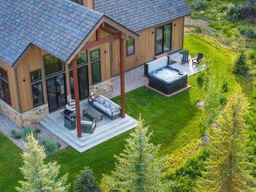 Upscale Ski Chalet - Wildlife AC Hot Tub - image 7