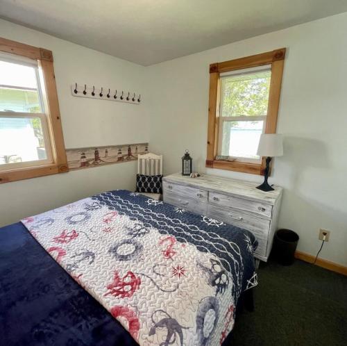 Cozy Cottage on Indian Lake with AC, Manistique (photo 5)