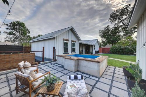 Swimming pool, Wanderers Retreat House in Comfort (TX)