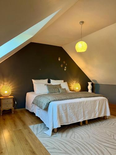 SUITES EN PERCHE avec piscine-Proche Mortagne chambre d'hôte Saint-Aubin-de-Courteraie