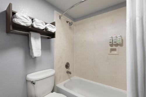 La Quinta Inn by Wyndham Moss Point - Pascagoula - image 6