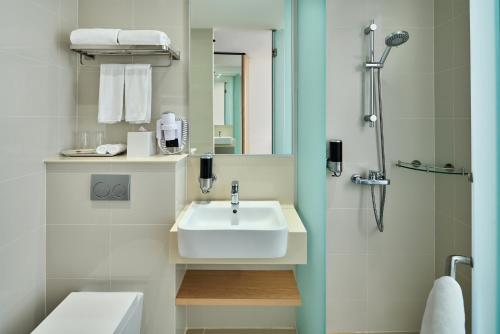 room detail thumbnail 2
