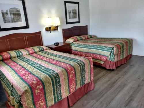 2 queen beds