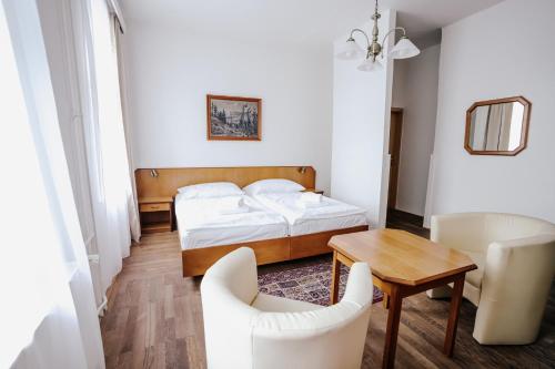 Hotel Šipka - image 11