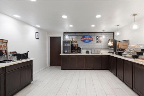 La Quinta Inn by Wyndham Moss Point - Pascagoula - image 6