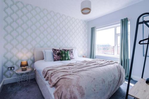 Stylish 3BR-Colourful-Sleeps 5, Manchester (photo 7)
